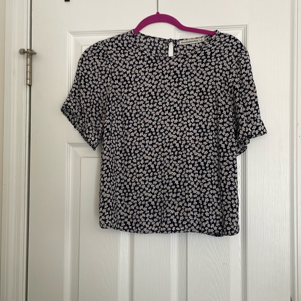Abercrombie floral ruffle sleeve top